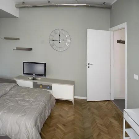 Mono Stazione Apartamento *